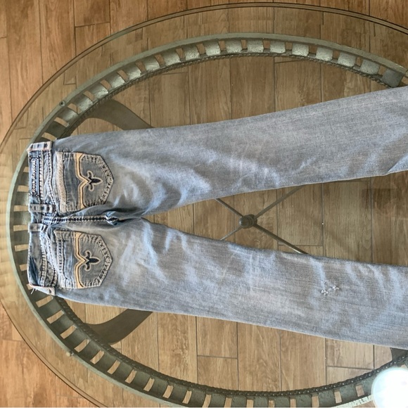 Women’s Rock Revival Jeans - Picture 3 of 3